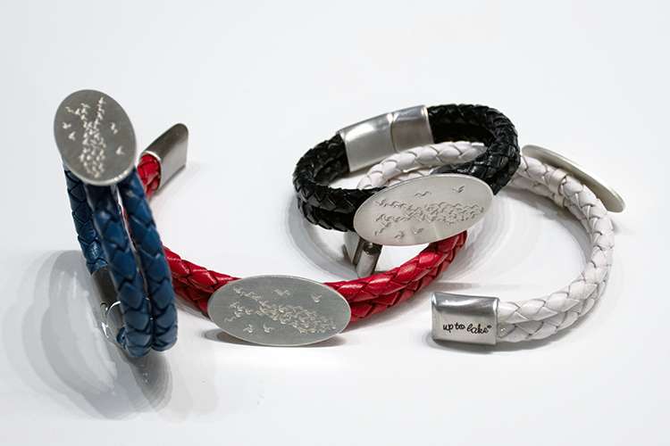 Armband_moevensee_schwarz_rot_weiss_blau